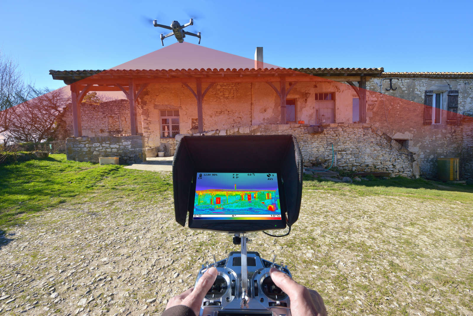 kontrola tepelné izolace domu s dronem